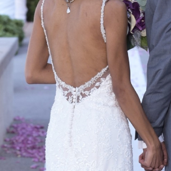 Low back Wedding gown - Picture 7 of 11